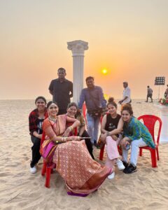 Mrunal Thakur Instagram - No one can whistle a symphony. It takes a whole orchestra to play it! 

Shooting for @taneira_sarees was like a dream come true! 

You guys making me miss you all so bad like soooooo bad! 

 Shoutout to all my lovely  Co actors, direction team … Team Taneira you guys are ❤️

#goadiaries #goa #sunday #throwback #ilovemyjob