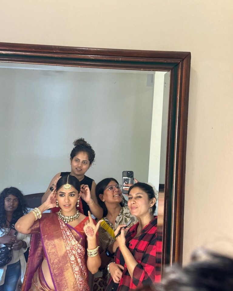 Mrunal Thakur Instagram - No one can whistle a symphony. It takes a whole orchestra to play it! Shooting for @taneira_sarees was like a dream come true! You guys making me miss you all so bad like soooooo bad! Shoutout to all my lovely Co actors, direction team … Team Taneira you guys are ❤️ #goadiaries #goa #sunday #throwback #ilovemyjob