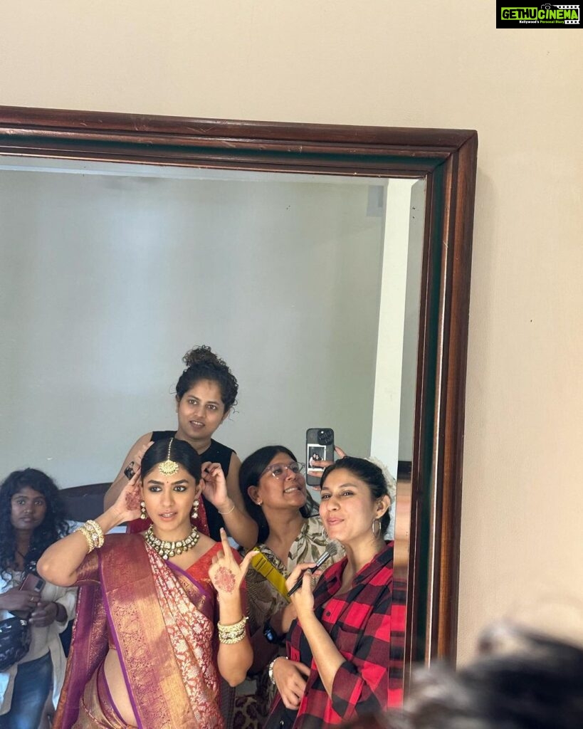 Mrunal Thakur Instagram - No one can whistle a symphony. It takes a whole orchestra to play it! Shooting for @taneira_sarees was like a dream come true! You guys making me miss you all so bad like soooooo bad! Shoutout to all my lovely Co actors, direction team … Team Taneira you guys are ❤️ #goadiaries #goa #sunday #throwback #ilovemyjob