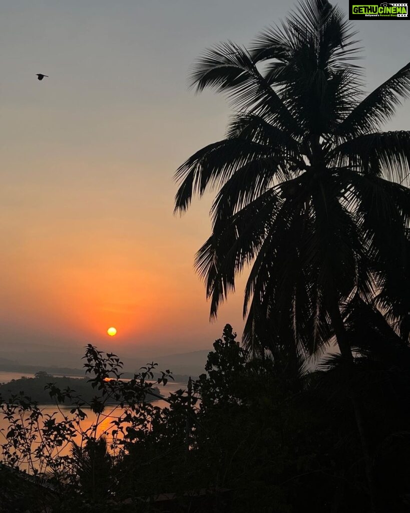 Mrunal Thakur Instagram - Tell me what’s more beautiful…. How the moon let’s the sun shine throughout the day OR The way the sun lets the moon glimmer at night ! #nature #moon #sun #sunset #ocean #goa #postpackupview