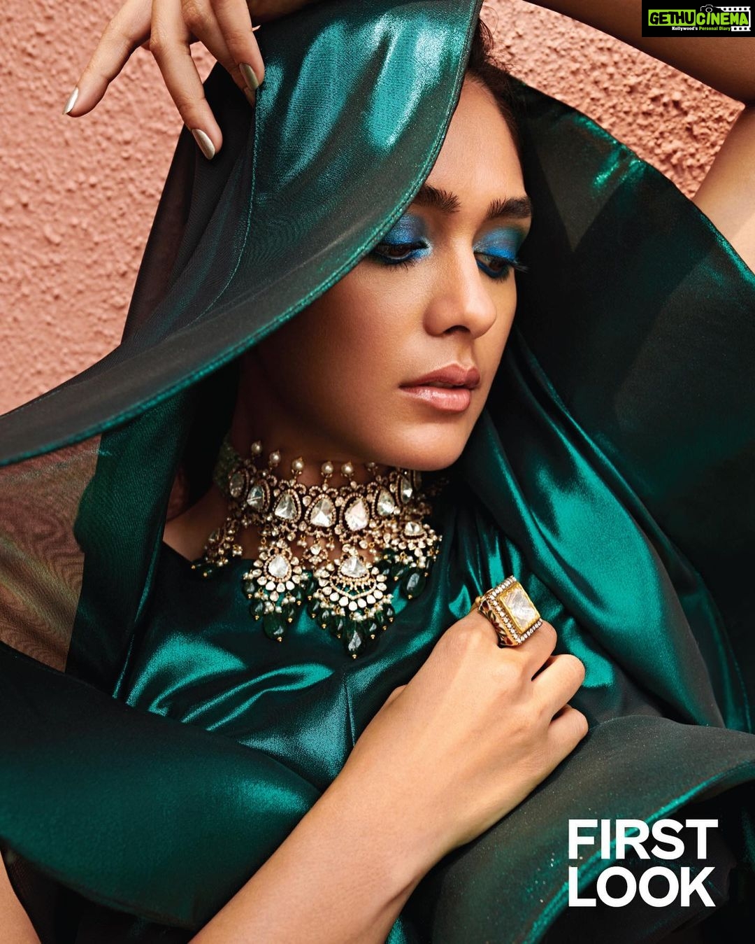 Mrunal Thakur Instagram - It’s in the eyes, always the eyes! #URBANEAVATAR Magazine: First Look @firstlook.magazine Editor: Nupur Mehta Puri @nupurmehta18 Photographer: Vaishnav Praveen @vaishnavpraveen Creative Director and Stylist: Nupur Mehta Puri @nupurmehta18 @n2root Makeup: Lochan Thakur @missblender Hair: Deepali Deokar @deepalid10 Assistant Stylist: Neha Maggo @nehamaggo Production: Niharika Singh @studiolittledumpling Outfit: Gauri & Nainika @gauriandnainika Jewellery: Aaloki by CH Vadodara @aaloki.ch