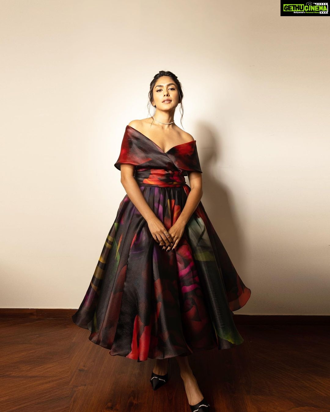 Mrunal Thakur Instagram - So this is love 💕💕💕 Outfit - @gauriandnainika Neckpiece - @simsumfinejewerly Ring - @h.ajoomal Footwear - @charleskeithofficial Styled by - @sheefajgilani Assisted by - @astha_kothari @kashishsinhaaa