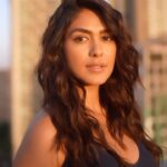 Mrunal Thakur Instagram - 🥰🥰🥰 #gumraahpromotions