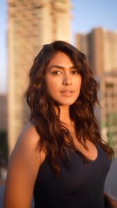 Mrunal Thakur Instagram - 🥰🥰🥰 #gumraahpromotions