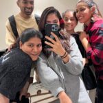 Mrunal Thakur Instagram – Hello sisters 👯‍♀️ 

I love you to the moon and back 🌹