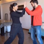 Mrunal Thakur Instagram - Jab ho Khiladi aur Kudiyee with good vibes ka sath ✨✨ Toh Muh se seetiyaan aur haanth se taaliyaan apne aap bajati hai 🕺🏻💃🏼 Grooving to #MainKhiladi with @mrunalthakur 💫