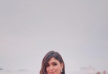 Mrunal Thakur Instagram - I want every girl watching this to know that anything is possible. This is my journey - Nasik to Nice!✨💫 Dreams know no boundaries, and neither should you ❤️ HMU - @shraddhamishra8 Styling - @rahulvijay1988 Photo - @eastmancolourr Video - @amitsingh.dop @shakeelbinafzal Saree - @falgunishanepeacockindia Shoes - @jimmychoo Earrings - @outhousejewellery #Cannes2023 #Collab #GreyGoose #ViveLeVoyage @greygoose @fetch_ind
