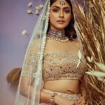 Mrunal Thakur Instagram - 💕💕💕 @asalabusandeep @abujanisandeepkhosla @cpaaindia Styled: @who_wore_what_when Jewellery: @narayanjewels Make up: Lochan Thakur @missblender Assisted by: Shilpa Bichukale @shilpa__bichukale Hair: Deepali Deokar @deepalid10 Assisted by: Karan Koli @karan_nkoli Shot by: @chandrahas_prabhu
