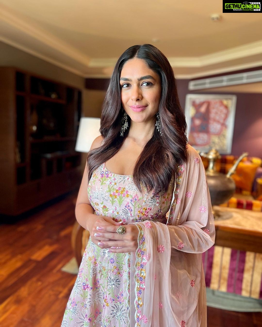 Mrunal Thakur Instagram - πππ Outfit - @anitadongre Jewellerry - @Abhilasha_pret_jewelry Footwear - @charleskeithofficial Styled by - @sheefajgilani Assisted by - @astha_kothari @kashishsinhaaa Make up: @missblender Hair: @pushkinbhasin