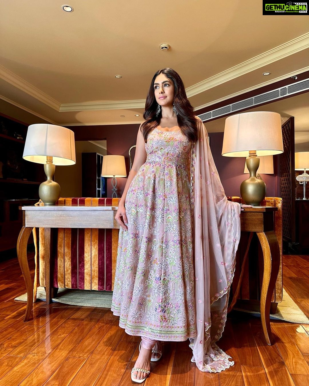 Mrunal Thakur Instagram - πππ Outfit - @anitadongre Jewellerry - @Abhilasha_pret_jewelry Footwear - @charleskeithofficial Styled by - @sheefajgilani Assisted by - @astha_kothari @kashishsinhaaa Make up: @missblender Hair: @pushkinbhasin