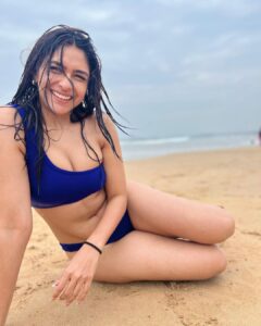 Mrunal Thakur Instagram - Photo dump 🛬💅🏼🌊