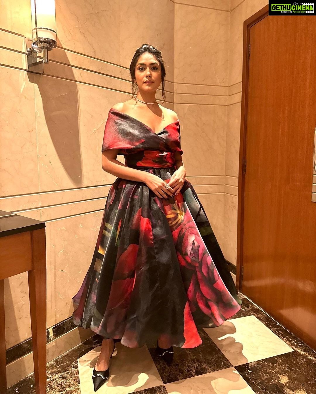 Mrunal Thakur Instagram - So this is love 💕💕💕 Outfit - @gauriandnainika Neckpiece - @simsumfinejewerly Ring - @h.ajoomal Footwear - @charleskeithofficial Styled by - @sheefajgilani Assisted by - @astha_kothari @kashishsinhaaa