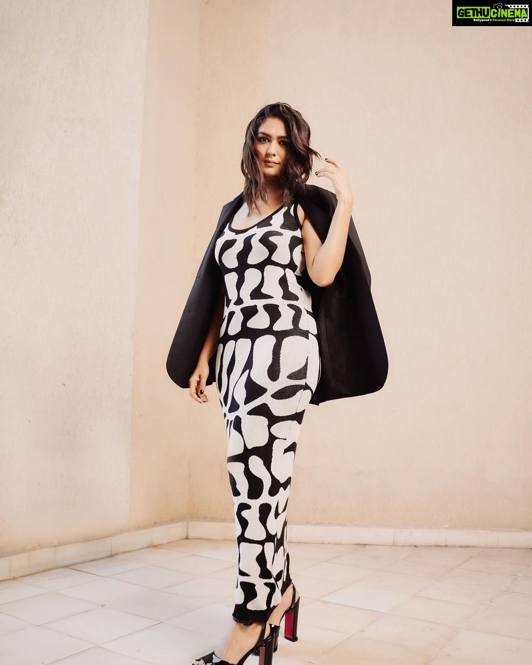 Mrunal Thakur Instagram - 🖤🤍 Styled by: @rahulvijay1988 Assisted by (styling) @maitriidesaii Dress @lovebirds.studio Jewellery @e3kjewelry @ascend.rohank Shoes @louboutinworld Makeup by @missblender Hair by @deepalid10 Assisted by @vidushiparashar18 Photos: @_psudo_ #gumraahpromotions