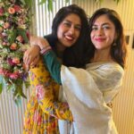 Mrunal Thakur Instagram - Happy Ugadi and gudi padwa my lovely people 💕💕💕💕