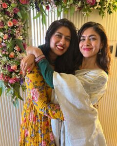 Mrunal Thakur Instagram - Happy Ugadi and gudi padwa my lovely people 💕💕💕💕
