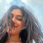 Mrunal Thakur Instagram - B E A C H🏝️ H A I R ☀️ D O N T 🌊 C A R E 🐚 #obsessed #beach #travel #ilovesandinmyhair