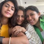 Mrunal Thakur Instagram - Gratitude, gratitude and only gratitude 🙏🏼🌺😇