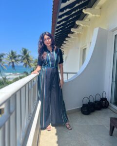 Mrunal Thakur Instagram - Beautiful perfect sunny day 🐚🌴🌊

Outfit - @bodicebodice
Earrings - @timelessjewelsby_s
@vblitzcommunications
Footwear - @paioshoes
Styled by - @sheefajgilani
Assisted by - @astha_kothari @karenavinaik 
Hair by @deepalid10