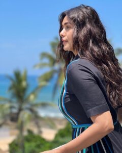 Mrunal Thakur Instagram - Beautiful perfect sunny day 🐚🌴🌊

Outfit - @bodicebodice
Earrings - @timelessjewelsby_s
@vblitzcommunications
Footwear - @paioshoes
Styled by - @sheefajgilani
Assisted by - @astha_kothari @karenavinaik 
Hair by @deepalid10