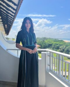 Mrunal Thakur Instagram - Beautiful perfect sunny day 🐚🌴🌊

Outfit - @bodicebodice
Earrings - @timelessjewelsby_s
@vblitzcommunications
Footwear - @paioshoes
Styled by - @sheefajgilani
Assisted by - @astha_kothari @karenavinaik 
Hair by @deepalid10