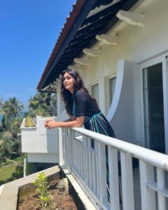 Mrunal Thakur Instagram - Beautiful perfect sunny day 🐚🌴🌊

Outfit - @bodicebodice
Earrings - @timelessjewelsby_s
@vblitzcommunications
Footwear - @paioshoes
Styled by - @sheefajgilani
Assisted by - @astha_kothari @karenavinaik 
Hair by @deepalid10