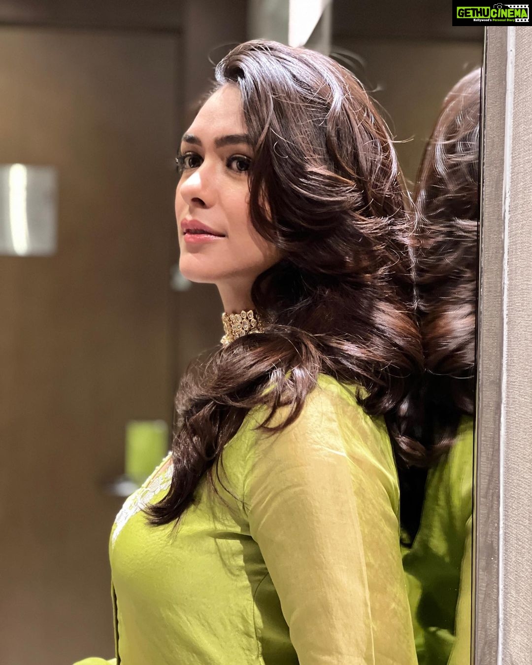 Mrunal Thakur Instagram - Good hair day 🥰 Outfit - @devnaagri Jewellerry - @ishhaara @ascend.rohank Footwear - @fizzygoblet Styled by - @sheefajgilani Assisted by - @astha_kothari @kashishsinhaaa Makeup by @missblender Hair by @deepalid10