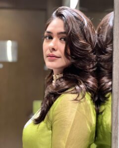 Mrunal Thakur Instagram - Good hair day 🥰 Outfit - @devnaagri Jewellerry - @ishhaara @ascend.rohank Footwear - @fizzygoblet Styled by - @sheefajgilani Assisted by - @astha_kothari @kashishsinhaaa Makeup by @missblender Hair by @deepalid10