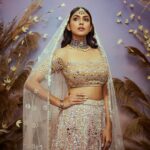 Mrunal Thakur Instagram - 💕💕💕 @asalabusandeep @abujanisandeepkhosla @cpaaindia Styled: @who_wore_what_when Jewellery: @narayanjewels Make up: Lochan Thakur @missblender Assisted by: Shilpa Bichukale @shilpa__bichukale Hair: Deepali Deokar @deepalid10 Assisted by: Karan Koli @karan_nkoli Shot by: @chandrahas_prabhu