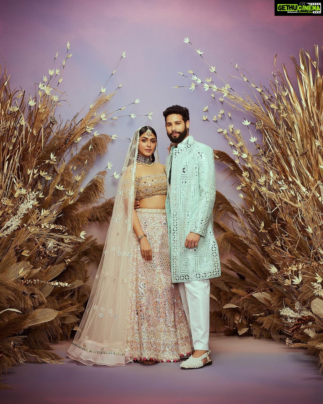 Mrunal Thakur Instagram - 💕💕💕 @asalabusandeep @abujanisandeepkhosla @cpaaindia Styled: @who_wore_what_when Jewellery: @narayanjewels Make up: Lochan Thakur @missblender Assisted by: Shilpa Bichukale @shilpa__bichukale Hair: Deepali Deokar @deepalid10 Assisted by: Karan Koli @karan_nkoli Shot by: @chandrahas_prabhu