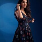 Mrunal Thakur Instagram – Alexa play inthandham 2.0 🧸✨🫧

Outfit – @katespadeny 
Jewellery – @outhousejewellery 
Footwear – @charleskeithofficial 
Styled by @sheefajgilani 
Assisted by @kashishsinhaaa
Coordinated by @niyoshi.jain @tanyasadwhiny 
Shot by @leroifoto