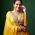 Mrunal Thakur Instagram - Happy Sankranti and Happy Pongal 🥰💛 Outfit @vvanivats Jewellery @anmoljewellers @dipublicrelations Styled by @nupur_p @gaurvivdesai Make up and hair: @bhavyaarora Assisted by: @_praveenvarma