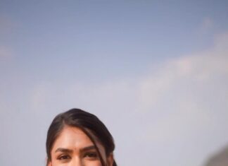 Mrunal Thakur Instagram - 💕💕💕💕 Saree- @kankatala_ @allboutcommunication Jewellery @shoppaksha @karidhma.joolry Styled by @gaurvivdesai @nupur_p Make up: @missblender Hair: @deepalid10 Photos and video by : @jvfilms_