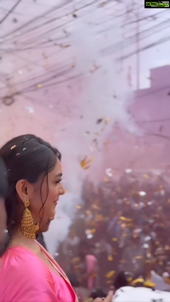 Mrunal Thakur Instagram - Thank you so much Vijayawada 😭❤️🥶 #myheartissofull #bestwaytoendtheyear