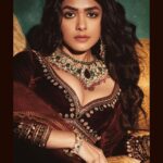 Mrunal Thakur Instagram – Zehnaseeb 🌺

Magazine : @thebridalasiamagazine @bridalasia .
.
Outfit: Sureena Chowdhri @sureenachowdhri Jewellery: Raniwala 1881 @raniwala1881
.
.
Editor-in-chief: @dhruvgurwara Editor-at-large: @nupurmehta18 Photographer: @vaishnavpraveen Stylist: @nupurmehta18 @n2root
Art & Set Direction: @gopalikavirmani Makeup: @missblender
Hair: @deepalid10
Assistant Stylist: @nehamaggo Production: @mmcworld_official