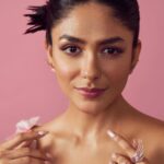 Mrunal Thakur Instagram - 💅🏼 Gown @saiidkobeisy Jewellery @herstoryjewels Clutch @judithleiberindia Shoes @louboutinworld Styled by @aasthasharma Assisted by @gehnadholakia sakshichitalia Makeup by @sadhnasingh1 Hair by @hairbyrajabali Photos: @eshaangirri