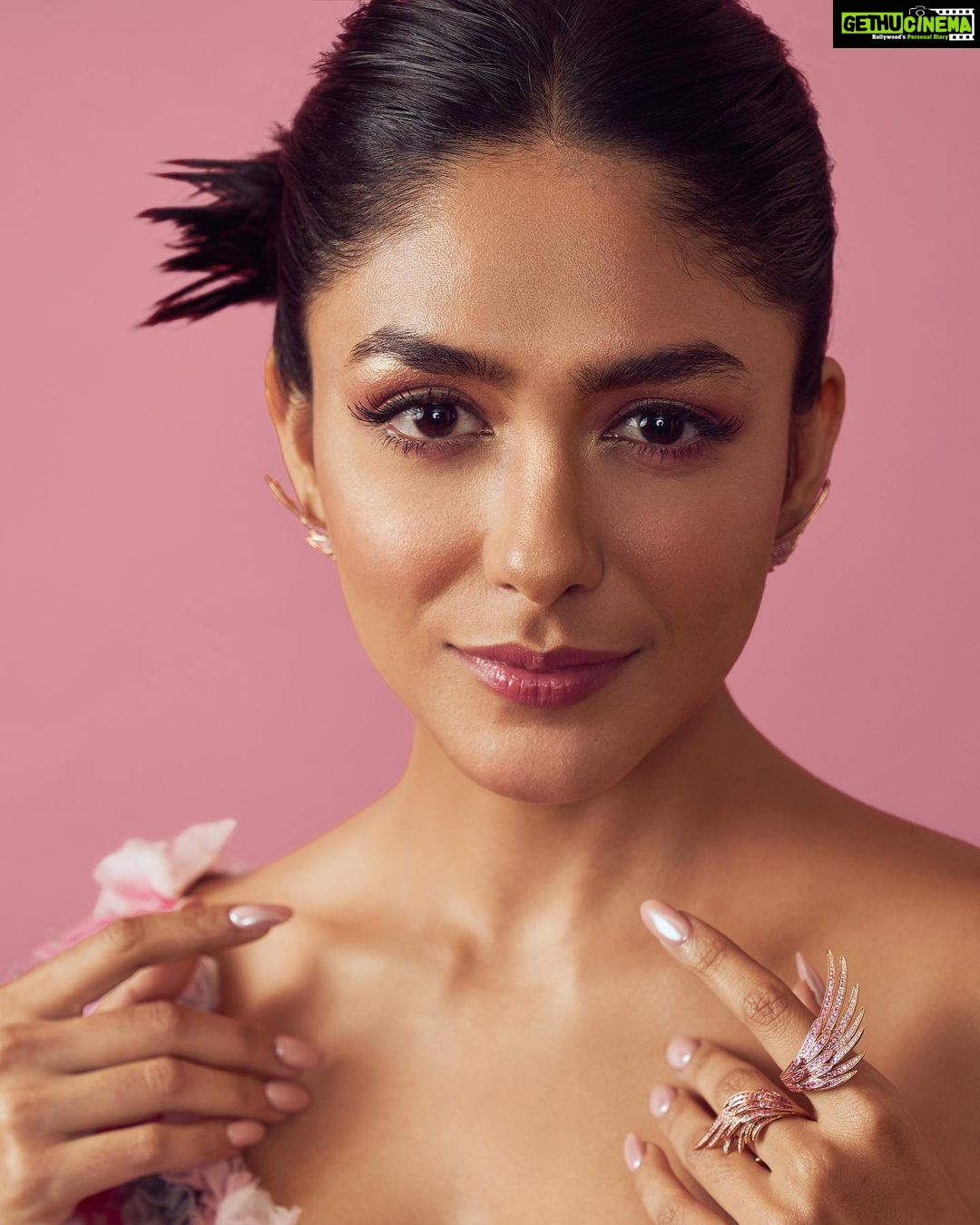 Mrunal Thakur Instagram - 💅🏼 Gown @saiidkobeisy Jewellery @herstoryjewels Clutch @judithleiberindia Shoes @louboutinworld Styled by @aasthasharma Assisted by @gehnadholakia sakshichitalia Makeup by @sadhnasingh1 Hair by @hairbyrajabali Photos: @eshaangirri