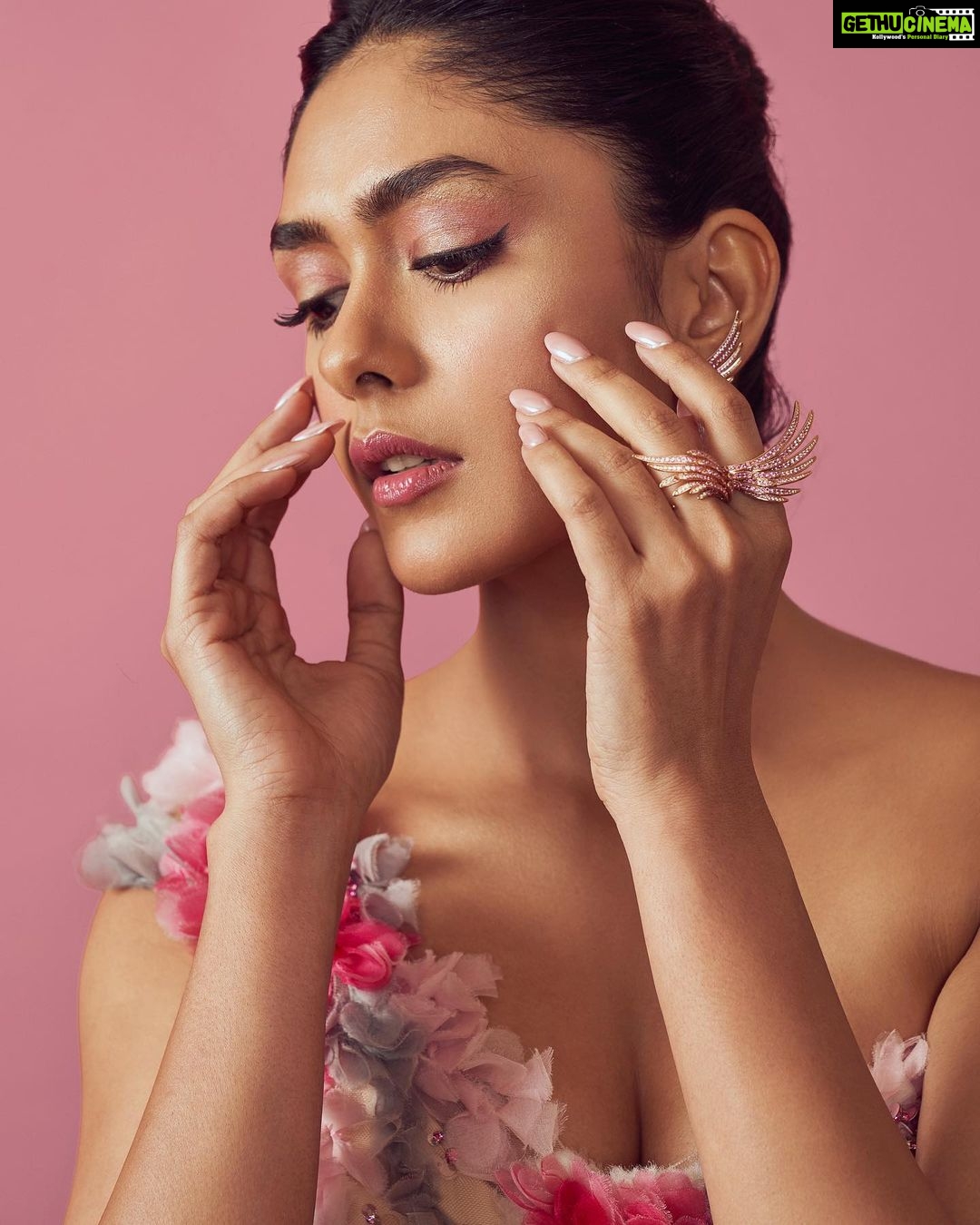 Mrunal Thakur Instagram - 💅🏼 Gown @saiidkobeisy Jewellery @herstoryjewels Clutch @judithleiberindia Shoes @louboutinworld Styled by @aasthasharma Assisted by @gehnadholakia sakshichitalia Makeup by @sadhnasingh1 Hair by @hairbyrajabali Photos: @eshaangirri