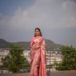 Mrunal Thakur Instagram – Saree love 💕 

Saree- @kankatala_  @allboutcommunication
Jewellery @shoppaksha @karidhma.joolry
Styled by @gaurvivdesai @nupur_p
Make up: @missblender 
Hair: @deepalid10
Photos: @jvfilms_