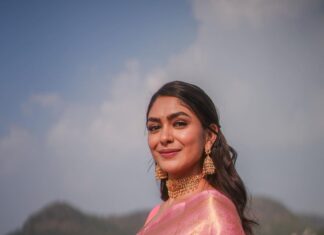 Mrunal Thakur Instagram - Saree love 💕 Saree- @kankatala_ @allboutcommunication Jewellery @shoppaksha @karidhma.joolry Styled by @gaurvivdesai @nupur_p Make up: @missblender Hair: @deepalid10 Photos: @jvfilms_