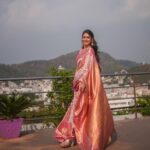 Mrunal Thakur Instagram – Saree love 💕 

Saree- @kankatala_  @allboutcommunication
Jewellery @shoppaksha @karidhma.joolry
Styled by @gaurvivdesai @nupur_p
Make up: @missblender 
Hair: @deepalid10
Photos: @jvfilms_