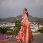 Mrunal Thakur Instagram - Saree love 💕 Saree- @kankatala_ @allboutcommunication Jewellery @shoppaksha @karidhma.joolry Styled by @gaurvivdesai @nupur_p Make up: @missblender Hair: @deepalid10 Photos: @jvfilms_