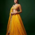 Mrunal Thakur Instagram - Happy Sankranti and Happy Pongal 🥰💛 Outfit @vvanivats Jewellery @anmoljewellers @dipublicrelations Styled by @nupur_p @gaurvivdesai Make up and hair: @bhavyaarora Assisted by: @_praveenvarma
