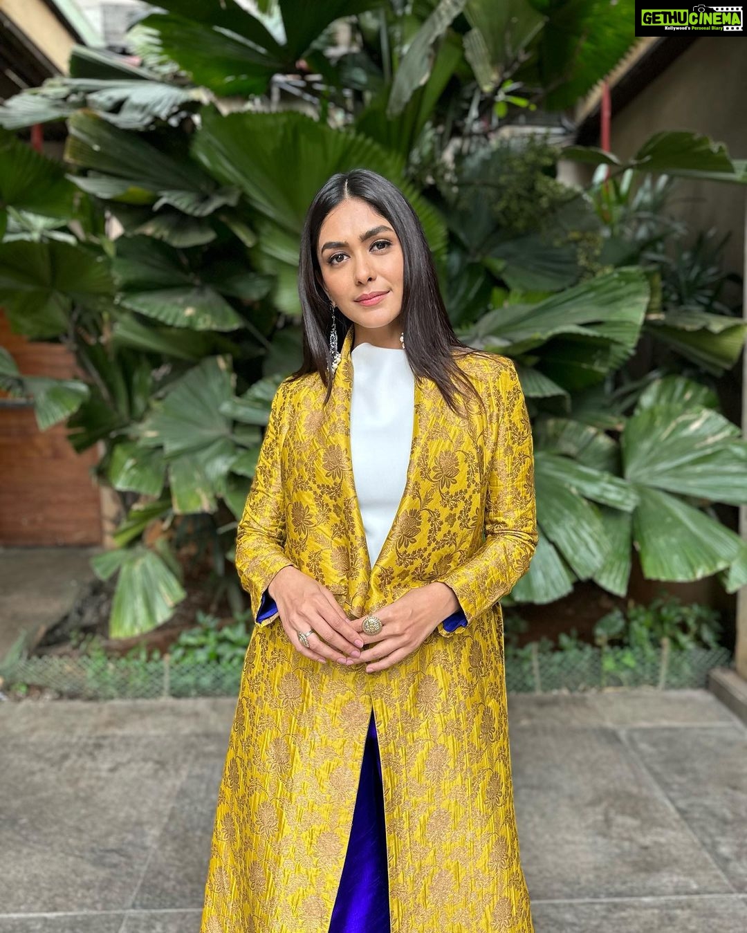 Mrunal Thakur Instagram - On a mini work tour before the year ends! Thank you Bengaluru ππ« Outfit @payalkhandwala Earrings @rubans.in @oakpinionpr Rings @abhilasha_pret_jewelery Footwear @charleskeithofficial Styled by @sheefajgilani Assisted by @kashishsinhaaa Coordinated by @niyoshi.jain @tanyasadhwhiny Glam team @missblender @deepalid10