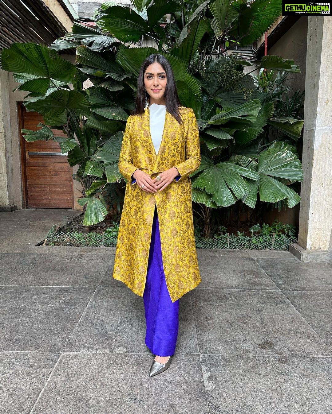 Mrunal Thakur Instagram - On a mini work tour before the year ends! Thank you Bengaluru ππ« Outfit @payalkhandwala Earrings @rubans.in @oakpinionpr Rings @abhilasha_pret_jewelery Footwear @charleskeithofficial Styled by @sheefajgilani Assisted by @kashishsinhaaa Coordinated by @niyoshi.jain @tanyasadhwhiny Glam team @missblender @deepalid10