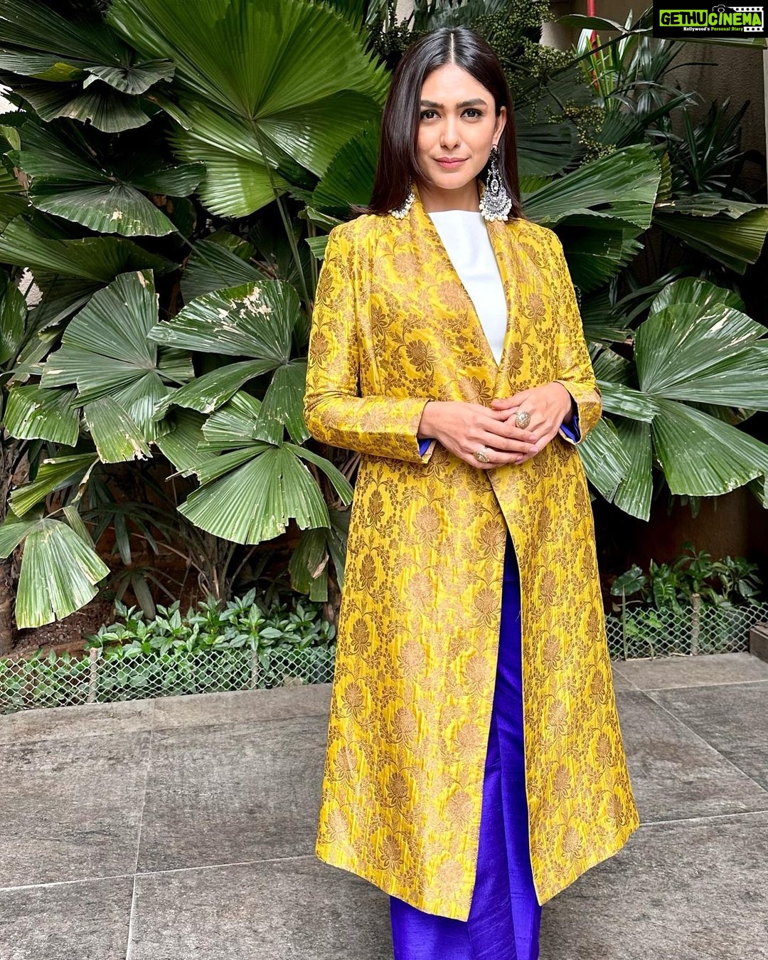Mrunal Thakur Instagram - On a mini work tour before the year ends! Thank you Bengaluru ππ« Outfit @payalkhandwala Earrings @rubans.in @oakpinionpr Rings @abhilasha_pret_jewelery Footwear @charleskeithofficial Styled by @sheefajgilani Assisted by @kashishsinhaaa Coordinated by @niyoshi.jain @tanyasadhwhiny Glam team @missblender @deepalid10