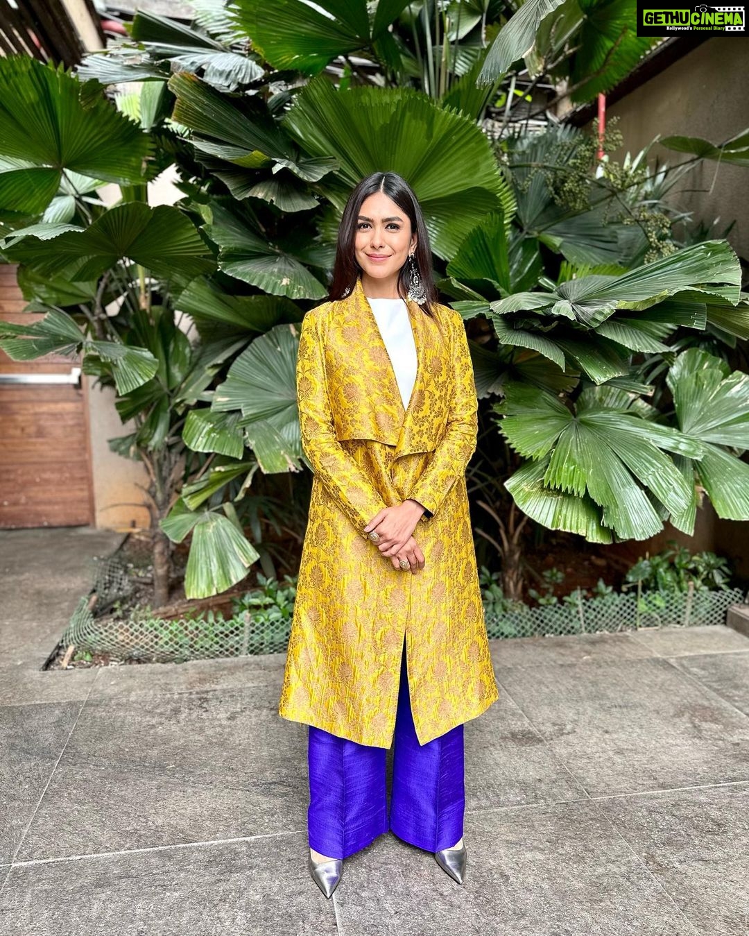 Mrunal Thakur Instagram - On a mini work tour before the year ends! Thank you Bengaluru ππ« Outfit @payalkhandwala Earrings @rubans.in @oakpinionpr Rings @abhilasha_pret_jewelery Footwear @charleskeithofficial Styled by @sheefajgilani Assisted by @kashishsinhaaa Coordinated by @niyoshi.jain @tanyasadhwhiny Glam team @missblender @deepalid10