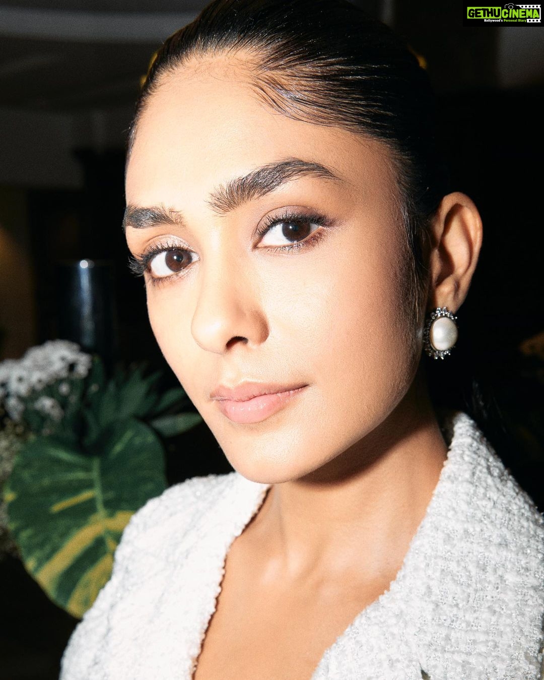 Mrunal Thakur Instagram - When you look back on this past year, don’t think of the pain you felt. Think of the strength you’ve gained and appreciate how far you’ve come. Give yourself credit for your resilience and step forward again with grace. Styled by: @sheefajgilani Assisted by: @shreyaagoel Outfit: @zabellaofficial Jewellery: @anayah_jewellery Makeup @missblender Hair @deepalid10 and assisted by @vidushiparashar18 Clicked by @leroifoto thank you guys 🦋🦋 #monday #mondaymotivation
