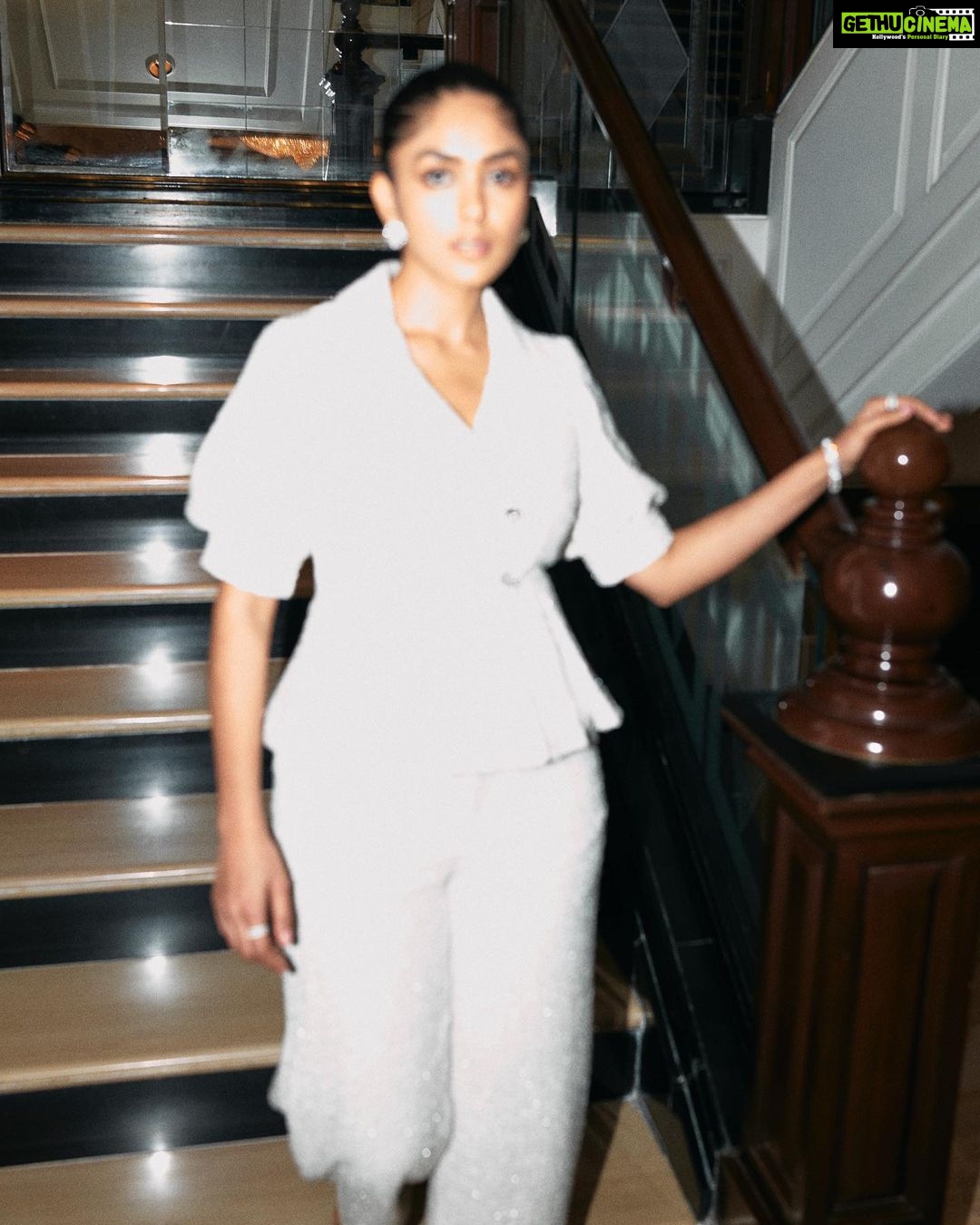 Mrunal Thakur Instagram - When you look back on this past year, don’t think of the pain you felt. Think of the strength you’ve gained and appreciate how far you’ve come. Give yourself credit for your resilience and step forward again with grace. Styled by: @sheefajgilani Assisted by: @shreyaagoel Outfit: @zabellaofficial Jewellery: @anayah_jewellery Makeup @missblender Hair @deepalid10 and assisted by @vidushiparashar18 Clicked by @leroifoto thank you guys 🦋🦋 #monday #mondaymotivation