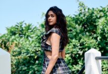 Mrunal Thakur Instagram - Well plaid @sheefajgilani. Still can't get over this outfit 🤪 Outfit - @howwhenwearclothing @vblitzcommunications Styled by - @sheefajgilani Assisted by - @astha_kothari @karenavinaik