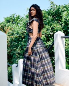 Mrunal Thakur Instagram - Well plaid @sheefajgilani. Still can't get over this outfit 🤪 Outfit - @howwhenwearclothing @vblitzcommunications Styled by - @sheefajgilani Assisted by - @astha_kothari @karenavinaik